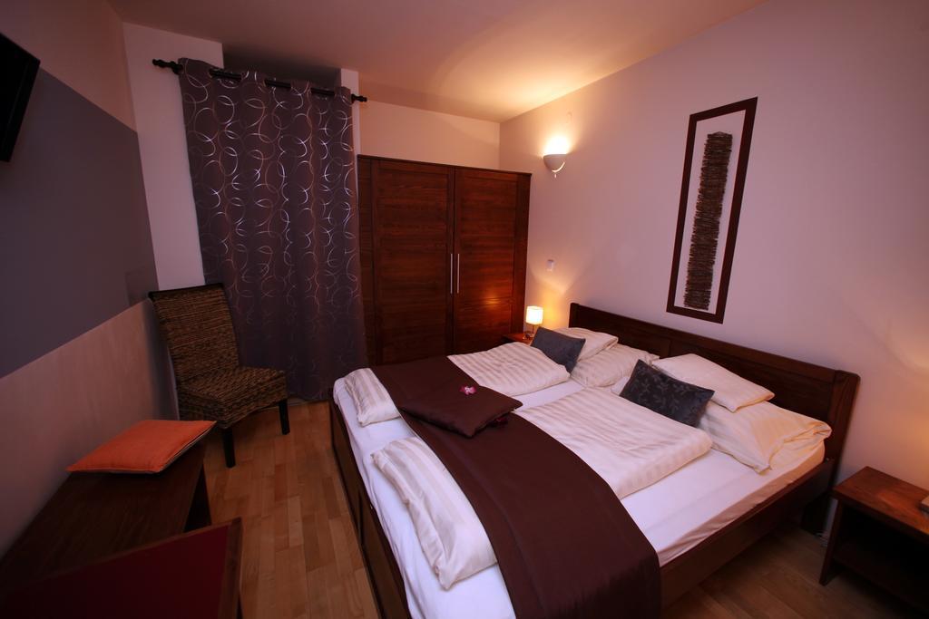 Landhaus Klambauer Ferienapartments Thermennaehe St Martins Therme Frauenkirchen Exteriör bild